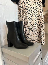 Load image into Gallery viewer, bailey boots
