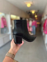 Load image into Gallery viewer, sydney boots
