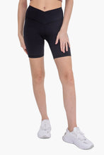 Load image into Gallery viewer, Able fit crossover biker shorts
